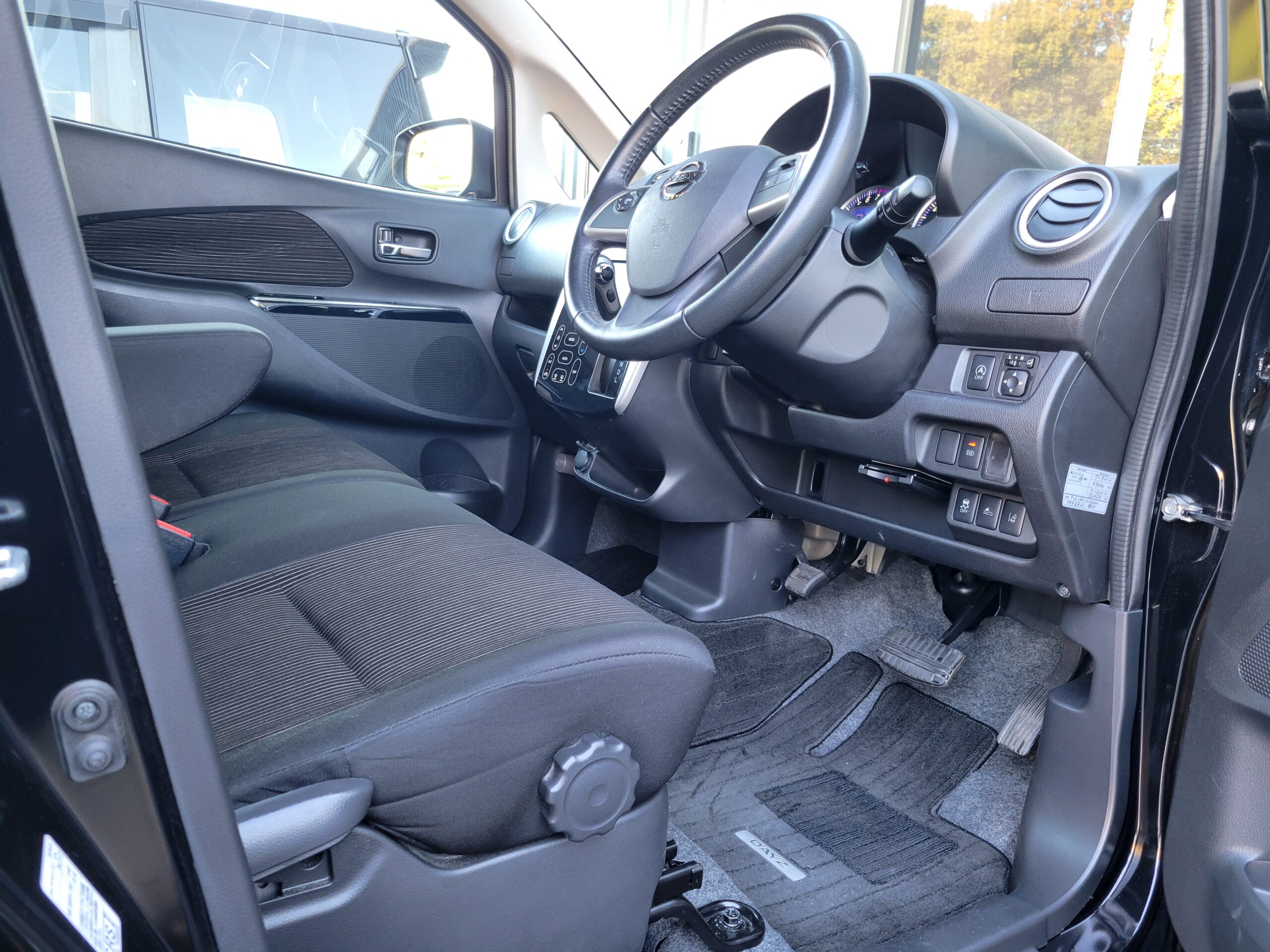 愛知県みよし市の車販売、整備、車検、車買取のことならワイズガレージ